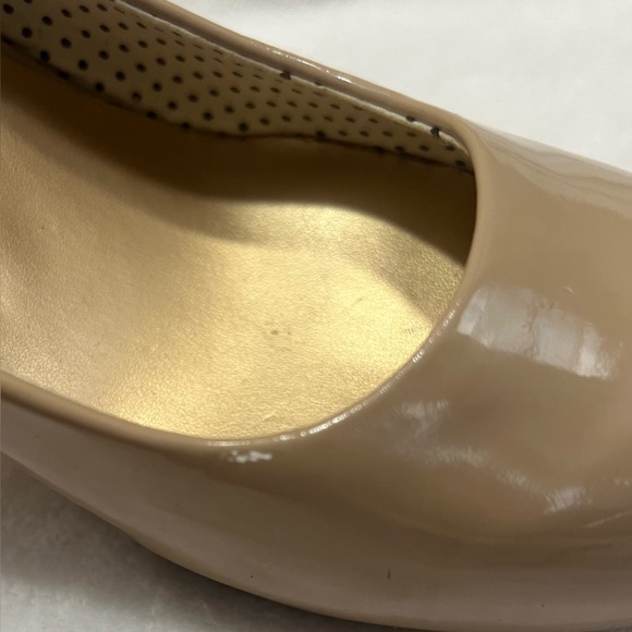 Madden Girl Nude GETTA Mid Heel Platform Pumps Patent Heels Size 9 - Picture 7 of 8